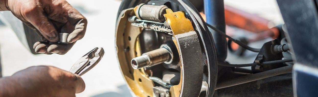 How do drum brakes work? 