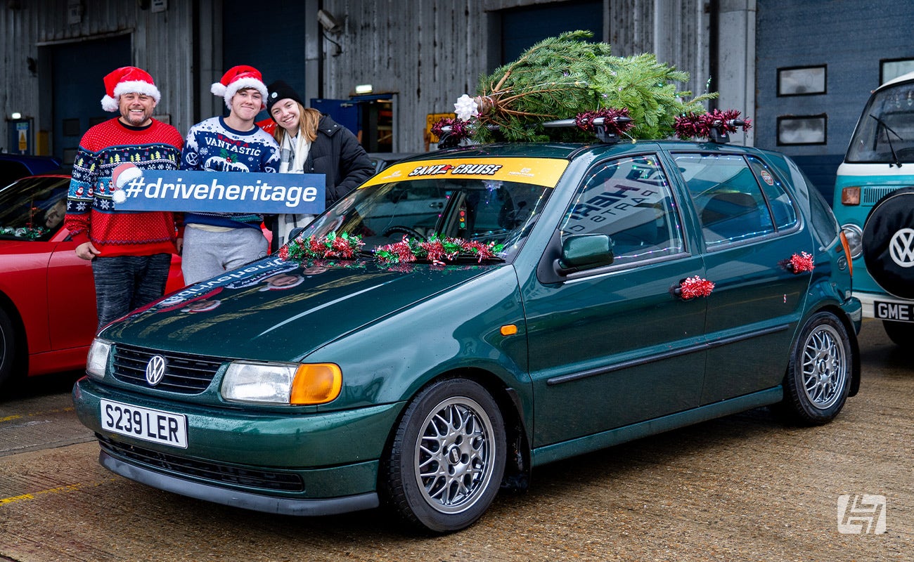 Green VW Polo 6n with Christmas tree on the top