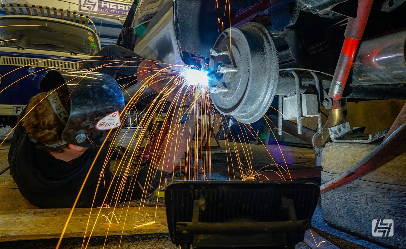 Mechanic MIG welding VW Caddy Mk1