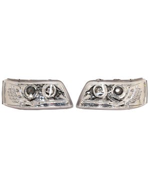 Faros delanteros con interior cromado y luces de posición e intermitentes LED para modelos con el volante a la derecha y de nariz corta